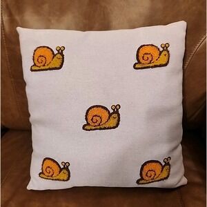 Luxe Collection Decorative Snail Pillow 16x16x3‎